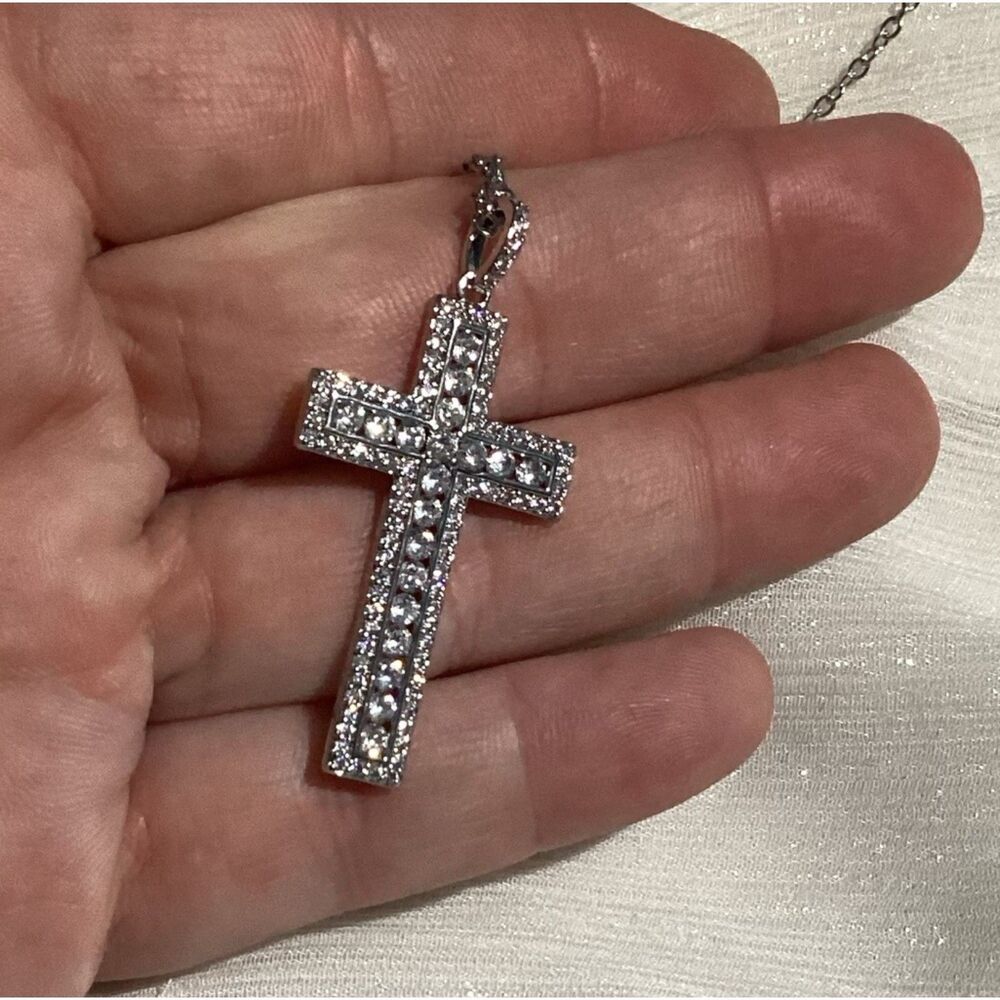 ✝️ Beautiful Sparkling Zircon Cross Pendant Necklace - Picture 6 of 16